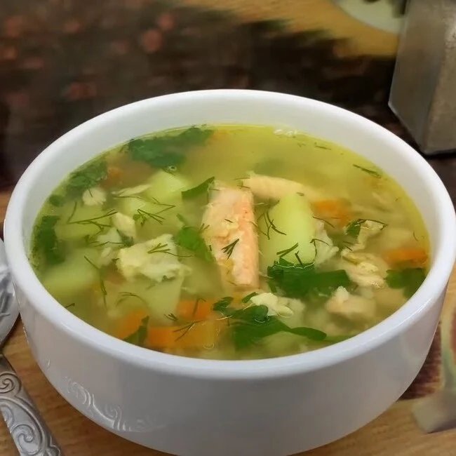 Суп с форелью и овощами